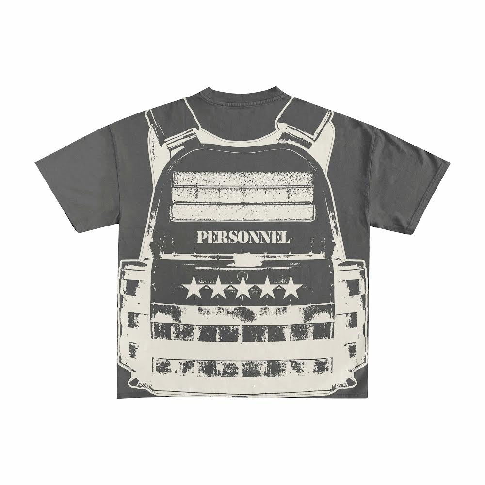 "PERSONNEL" עם הדפס אפוד טקטי והדפס Ceramic Vest חולצת טי שרט
